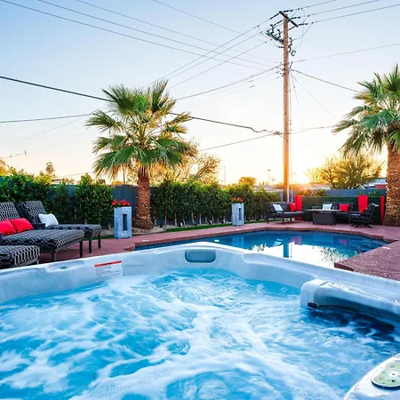 Modern Roose-Private Pool-In Old Town Scottsdale Villa